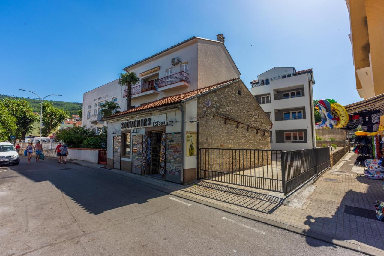 Luxury Apartments Lovorka 1 & 2**** Selce Luaran gambar