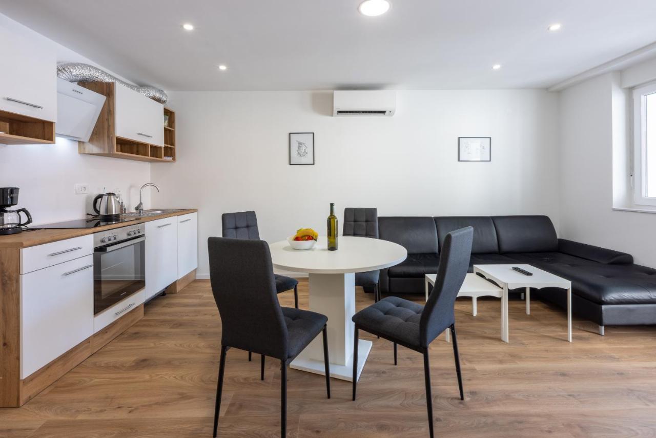 Luxury Apartments Lovorka 1 & 2**** Selce Luaran gambar